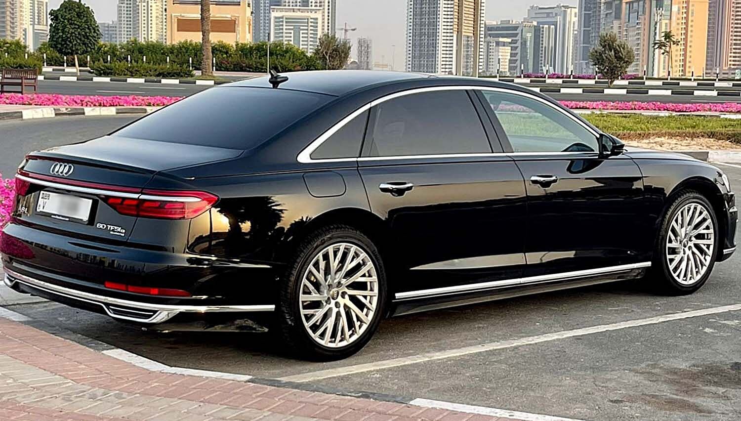 Audi A8 Vermietung Dubai