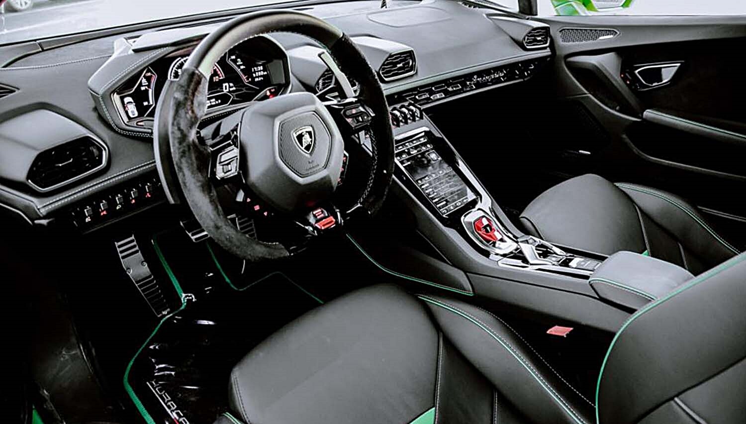 Lamborghini Huracan Evo Rent in Dubai