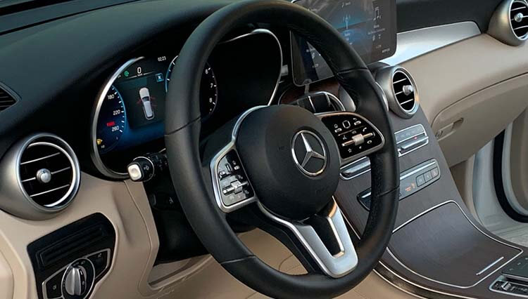 Mercedes Benz GLC 300 Mieten Sie in Dubai