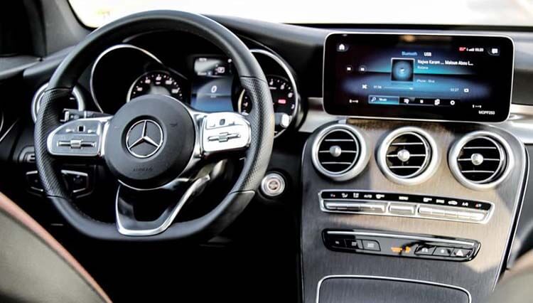Mercedes Benz GLC 300 2022 Huur Dubai
