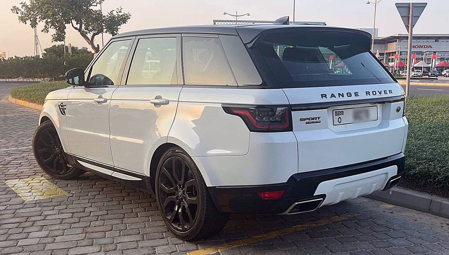 Range Rover Sport White Location Dubaï