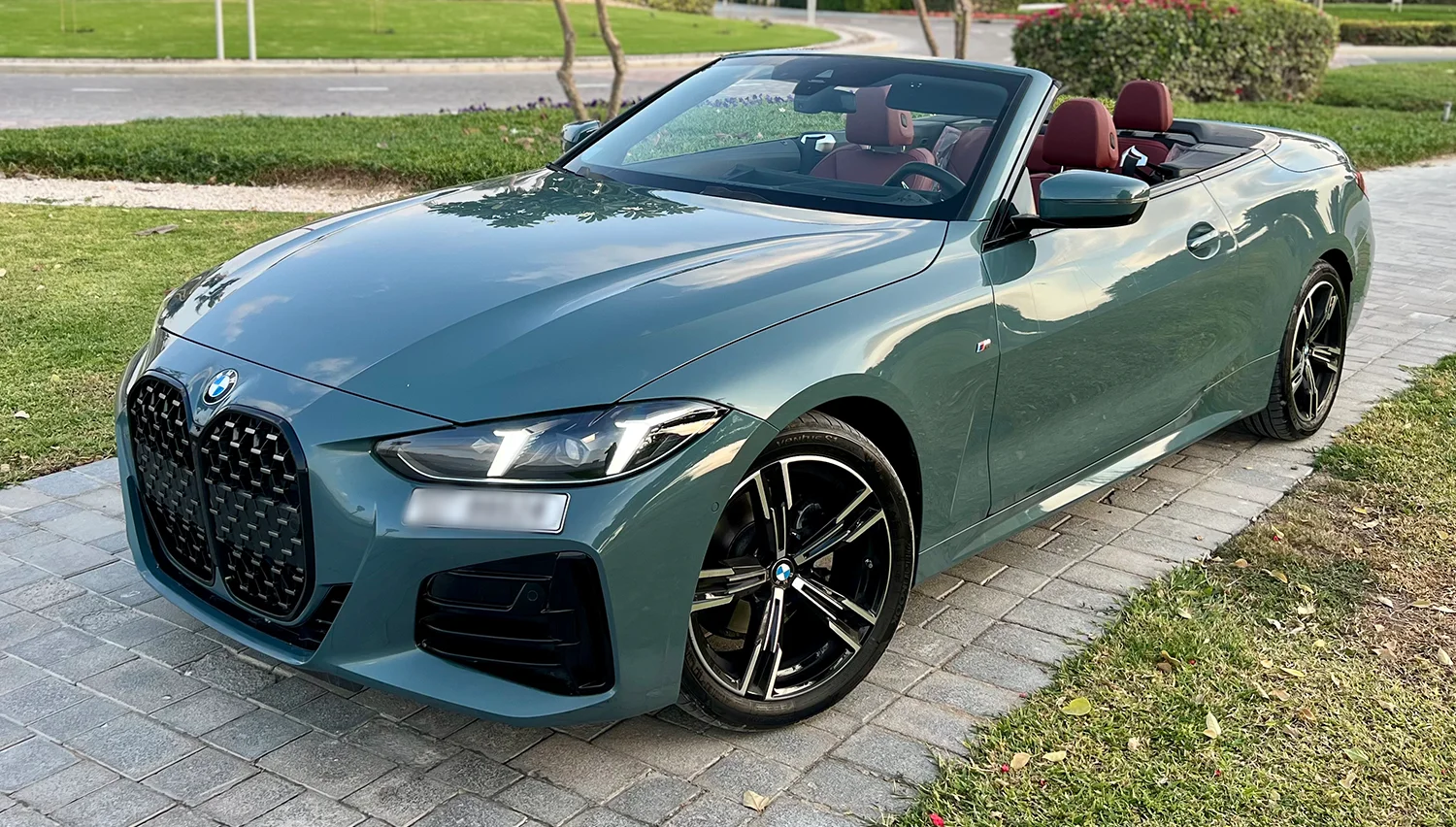 BMW 4 Series Convertible Auto zur Miete in Dubai