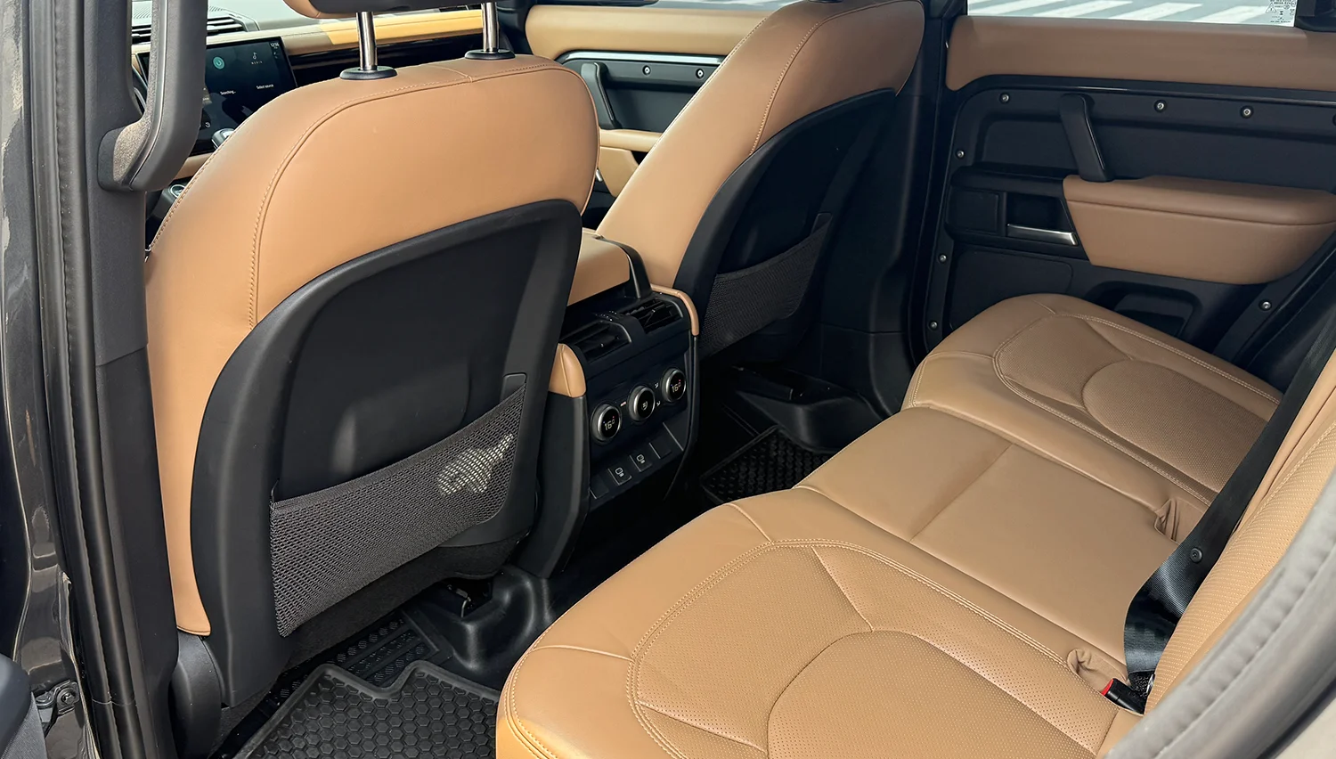 Range Rover Defender car hire in Dubai